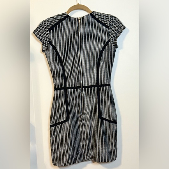 Parker Black and White Geometric Structured Knit Mini Sheath Dress- Small - Picture 8 of 9